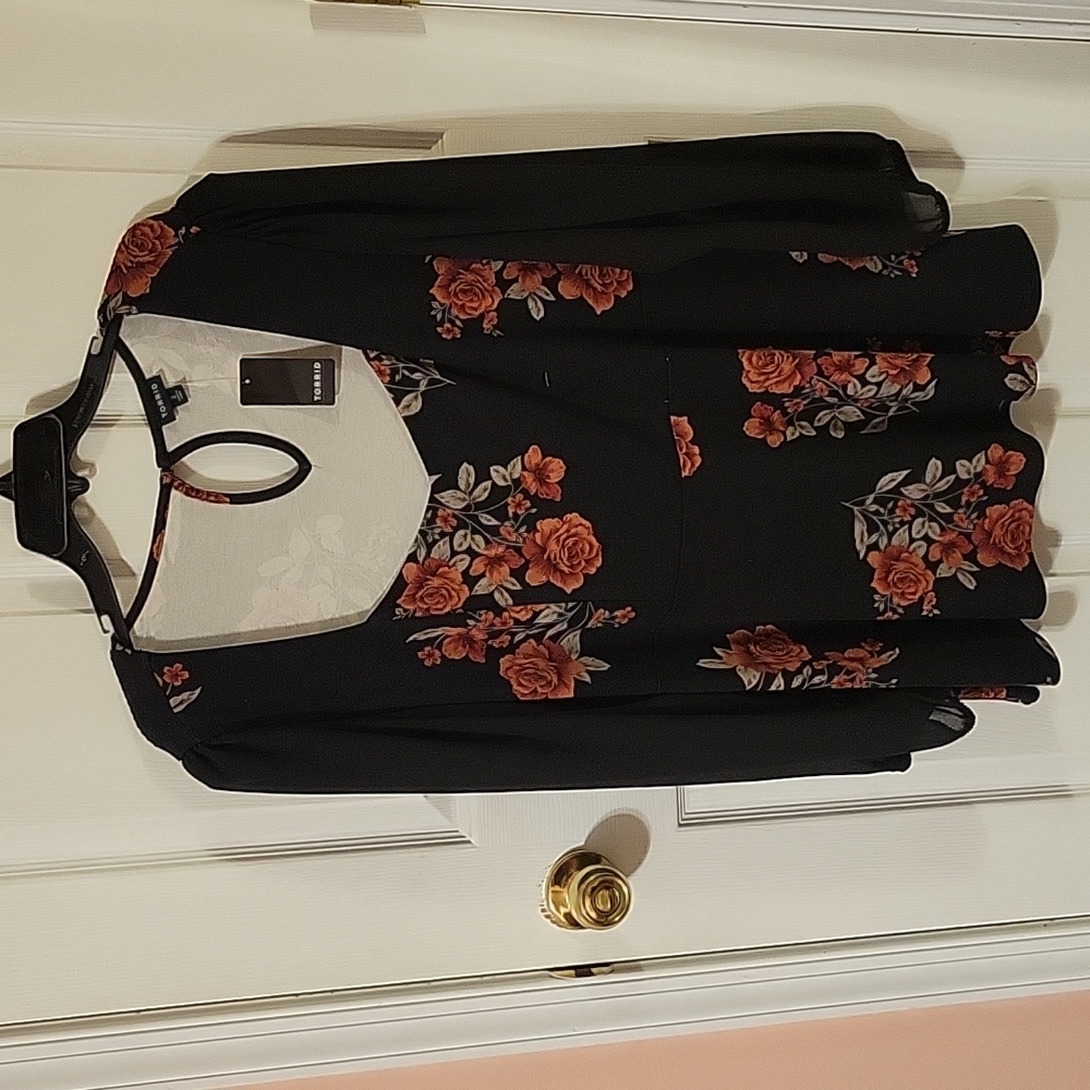 New Torrid black long sleeved blouse with mesh sleeves and rose print size 2